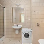 Jasny I Delikatny Sun Seasons 24 W Kolobrzegu By Renters *