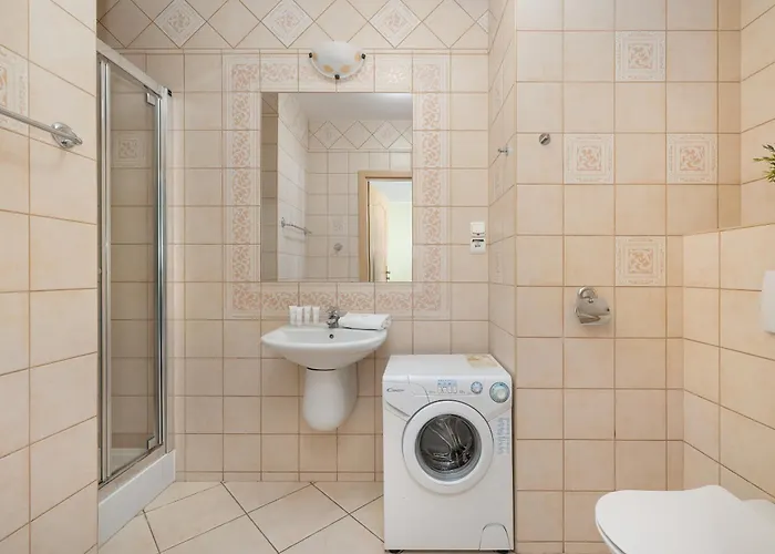 Jasny I Delikatny Sun Seasons 24 W Kolobrzegu By Renters *