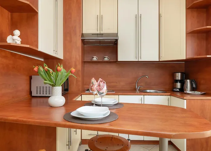 Jasny I Delikatny Sun Seasons 24 W Kolobrzegu By Renters *